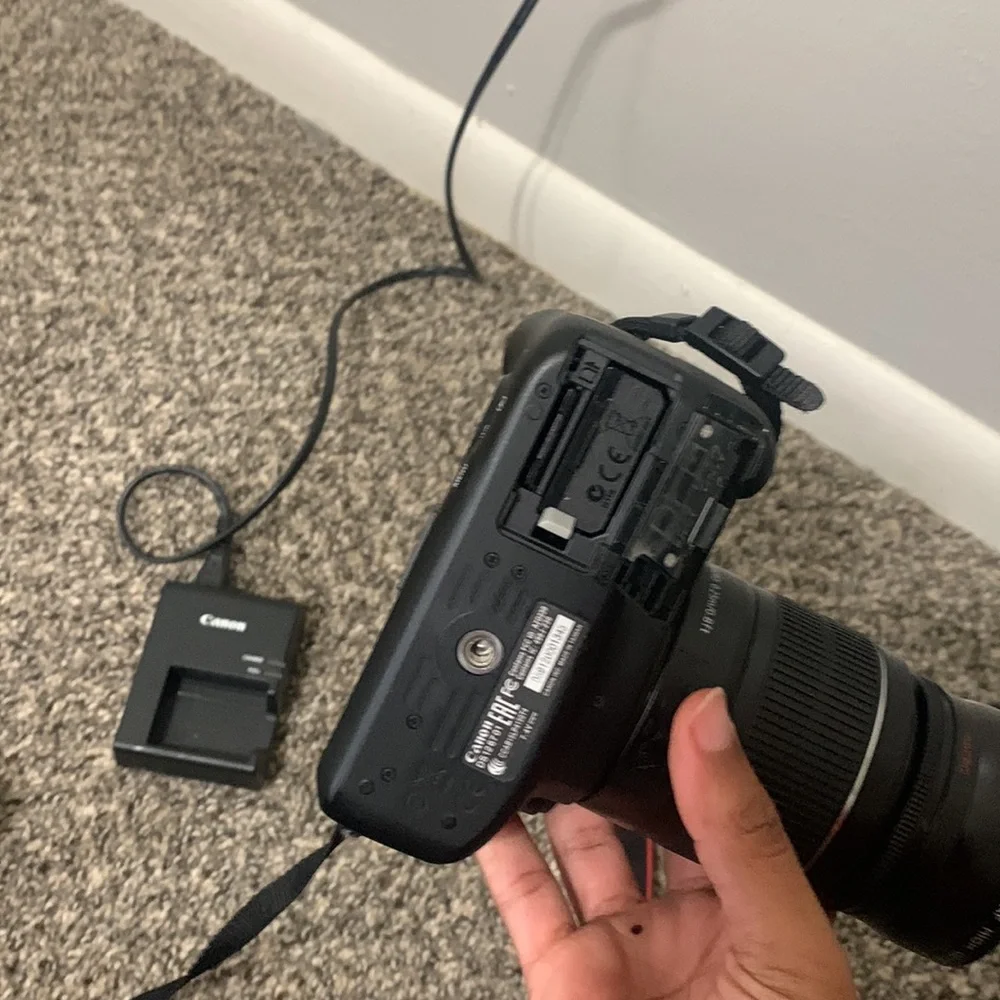 Canon camera (eos 4000d)